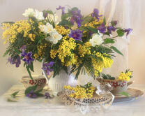 Без бренда «Натюрморт из мимоз и колокольчиков (20шт)» в Барнауле 
