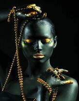 Без бренда «Девушка в черно-золотом макияже» в Барнауле в интернет-магазине  Без бренда «Девушка в черно-золотом макияже» в Барнауле