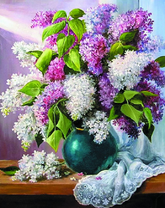 Букет разноцветной сирени на окне